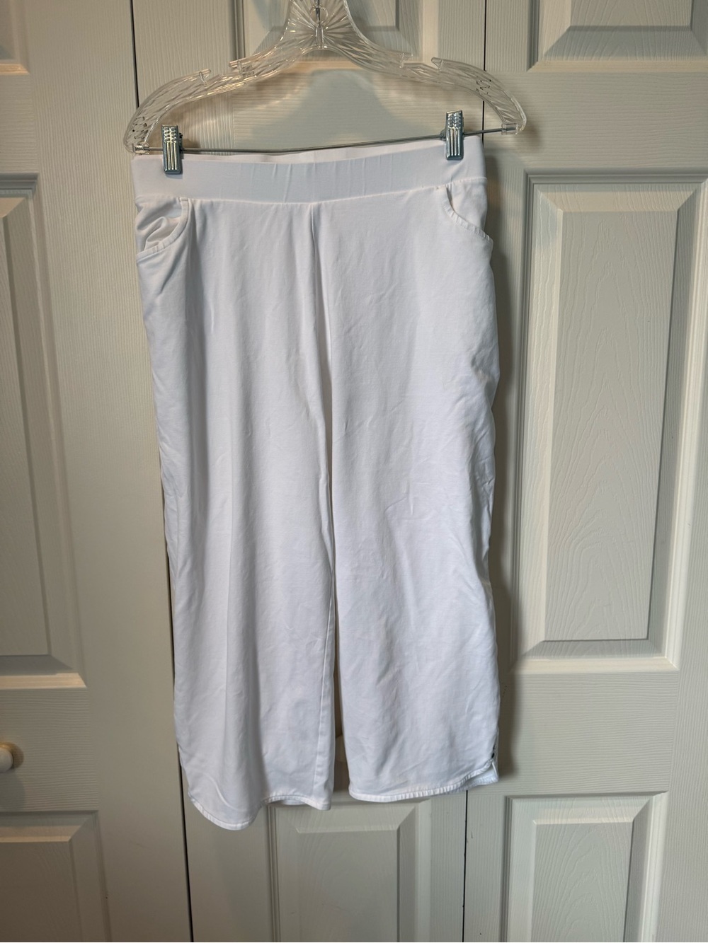 # Chico's WEEKENDS White Pull-On Knit Capri Pants (Sz 3 = XL)